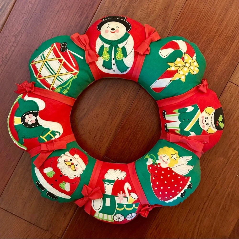 Handmade Vintage 1970’s Fabric Stuffed Holiday Christmas Wreath Folk Art CLEAN!